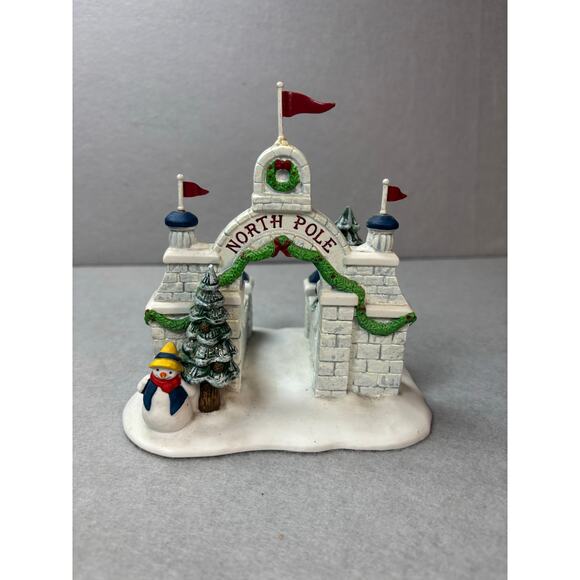 Dept 56 Heritage Christmas Village Collection NORTH POLE GATE 56324 Retired - Picture 1 of 7